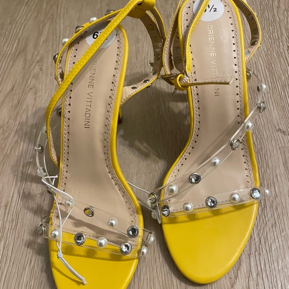 Yellow, pearl heels/sandals with clear strap. - Picture 4 of 4
